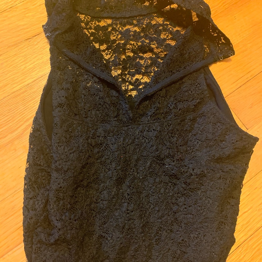 Black lace crop top - Picture 2 of 6